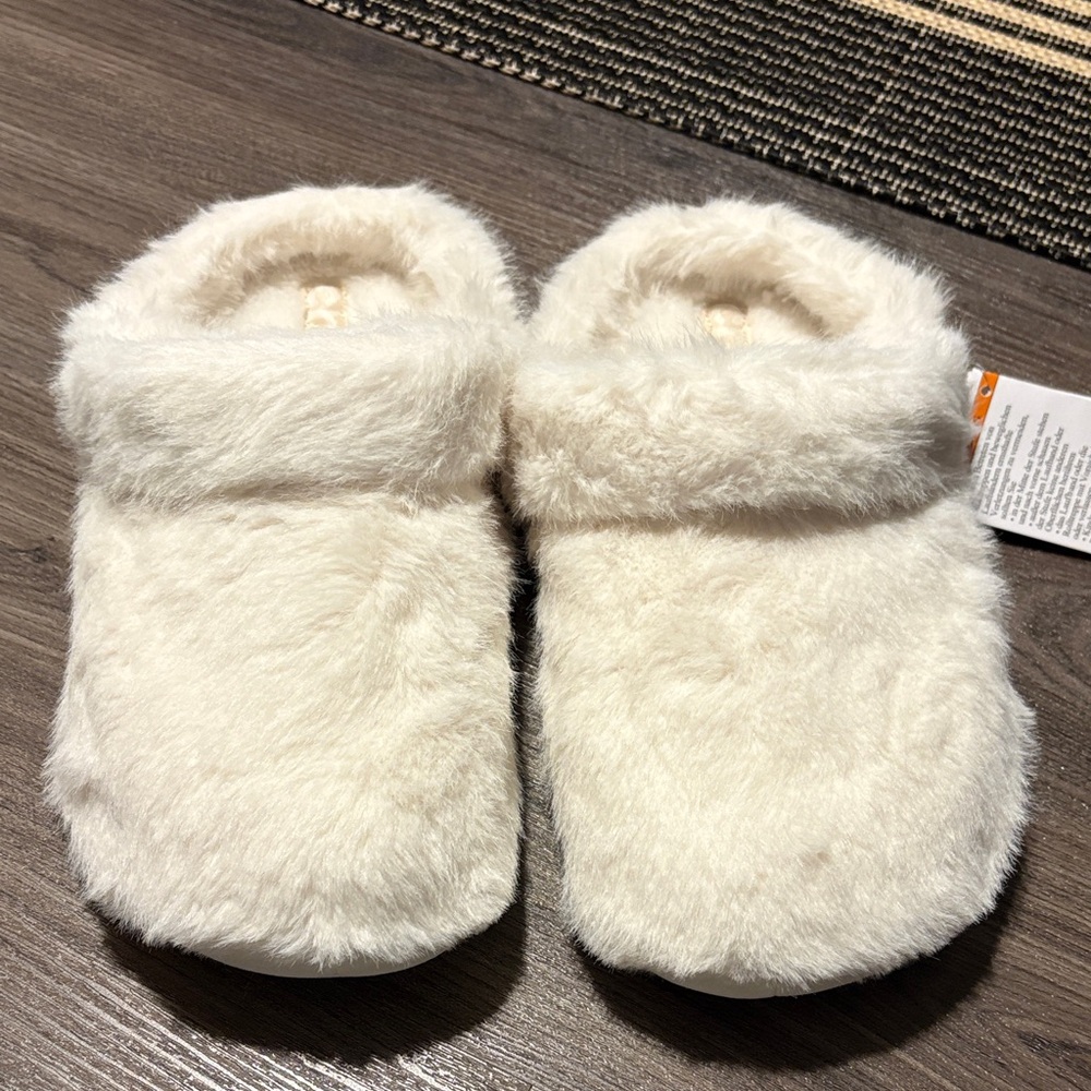 NWT Crocs Classic Cozzzy Luxe Slippers- W 11, M 9 - Picture 2 of 5